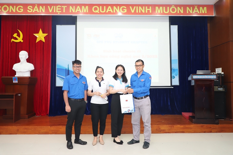 Chi hội SPE PVU Student Chapterphối hợp với Đoàn cơ sở Địa Vật Lý Giếng Khoan Vietsovpetro tổ chức buổi sinh hoạt chuyên đề “ Khoa học Công nghệ” dành cho sinh viên Chi hội SPE PVU phối hợp với Đoàn ĐVLGK Vietsovpetro sinh hoạt chuyên đề khoa học công nghệ