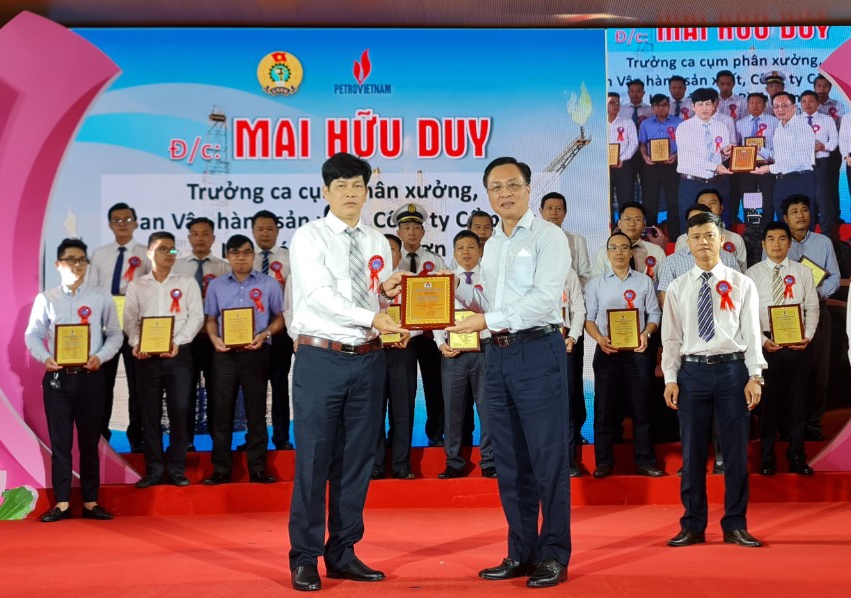 Tinh thần cống hiến cho quê nhà của người kỹ sư lọc dầu