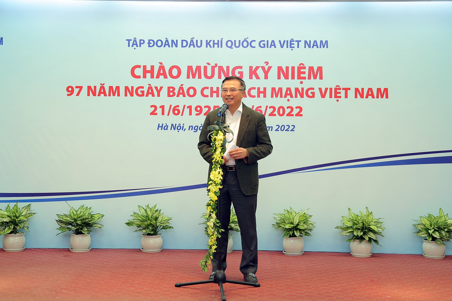 Petrovietnam trao tặng Kỷ niệm chương