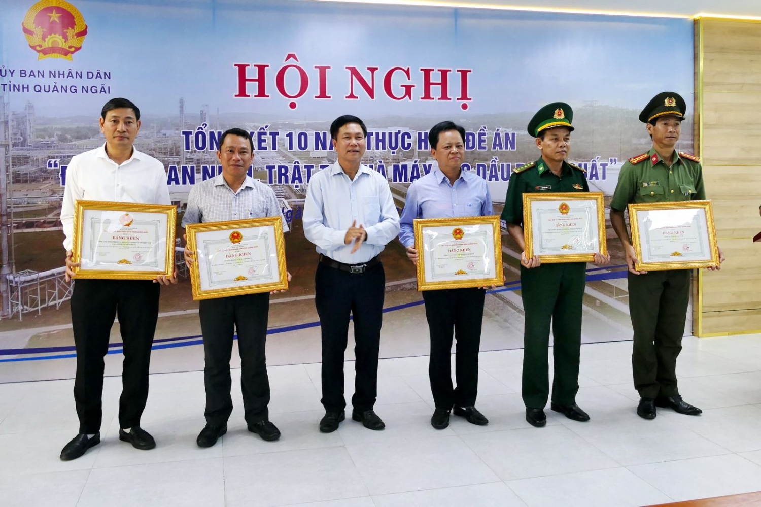 UBND tỉnh Quảng Ngãi đã tặng Bằng khen cho 05 tập thể đã có thành tích xuất sắc trong 10 năm thực hiện Đề án “Đảm bảm an ninh, trật tự NMLD Dung Quất” giai đoạn 2011 – 2021.