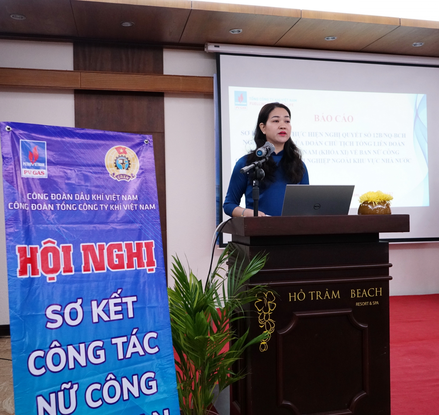 ồng chí Nguyễn Hồng Hà, Trưởng BNC Công đoàn PV GAS tổng kết phong trào Nữ công PV GAS và việc thực hiện Nghị quyết của Tổng Liên đoàn Lao động Việt Nam