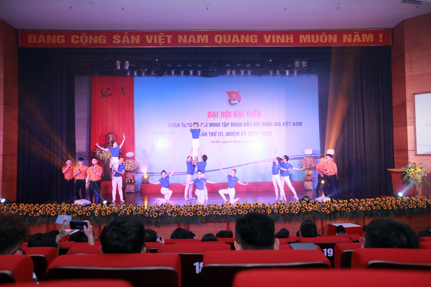Khai mạc phiên thứ nhất Đại hội đại biểu Đoàn Thanh niên Tập đoàn lần thứ III, nhiệm kỳ 2022-2027 Khai mạc phiên thứ nhất Đại hội đại biểu Đoàn Thanh niên Tập đoàn lần thứ III, nhiệm kỳ 2022-2027