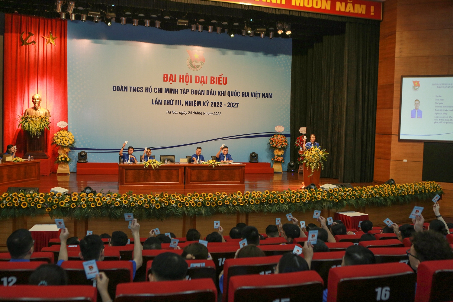 Khai mạc phiên thứ nhất Đại hội đại biểu Đoàn Thanh niên Tập đoàn lần thứ III, nhiệm kỳ 2022-2027 Khai mạc phiên thứ nhất Đại hội đại biểu Đoàn Thanh niên Tập đoàn lần thứ III, nhiệm kỳ 2022-2027