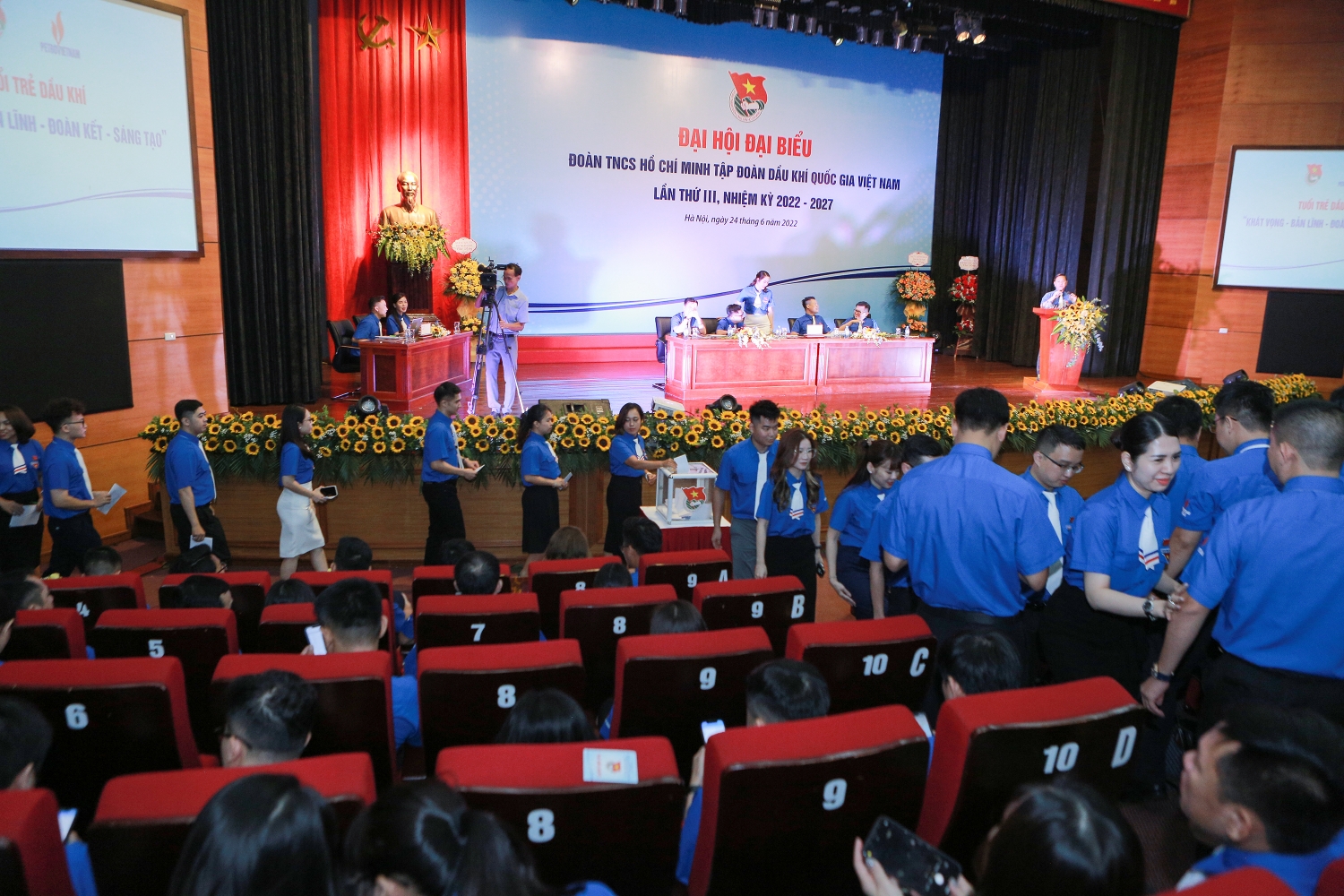 Khai mạc phiên thứ nhất Đại hội đại biểu Đoàn Thanh niên Tập đoàn lần thứ III, nhiệm kỳ 2022-2027 Khai mạc phiên thứ nhất Đại hội đại biểu Đoàn Thanh niên Tập đoàn lần thứ III, nhiệm kỳ 2022 2027