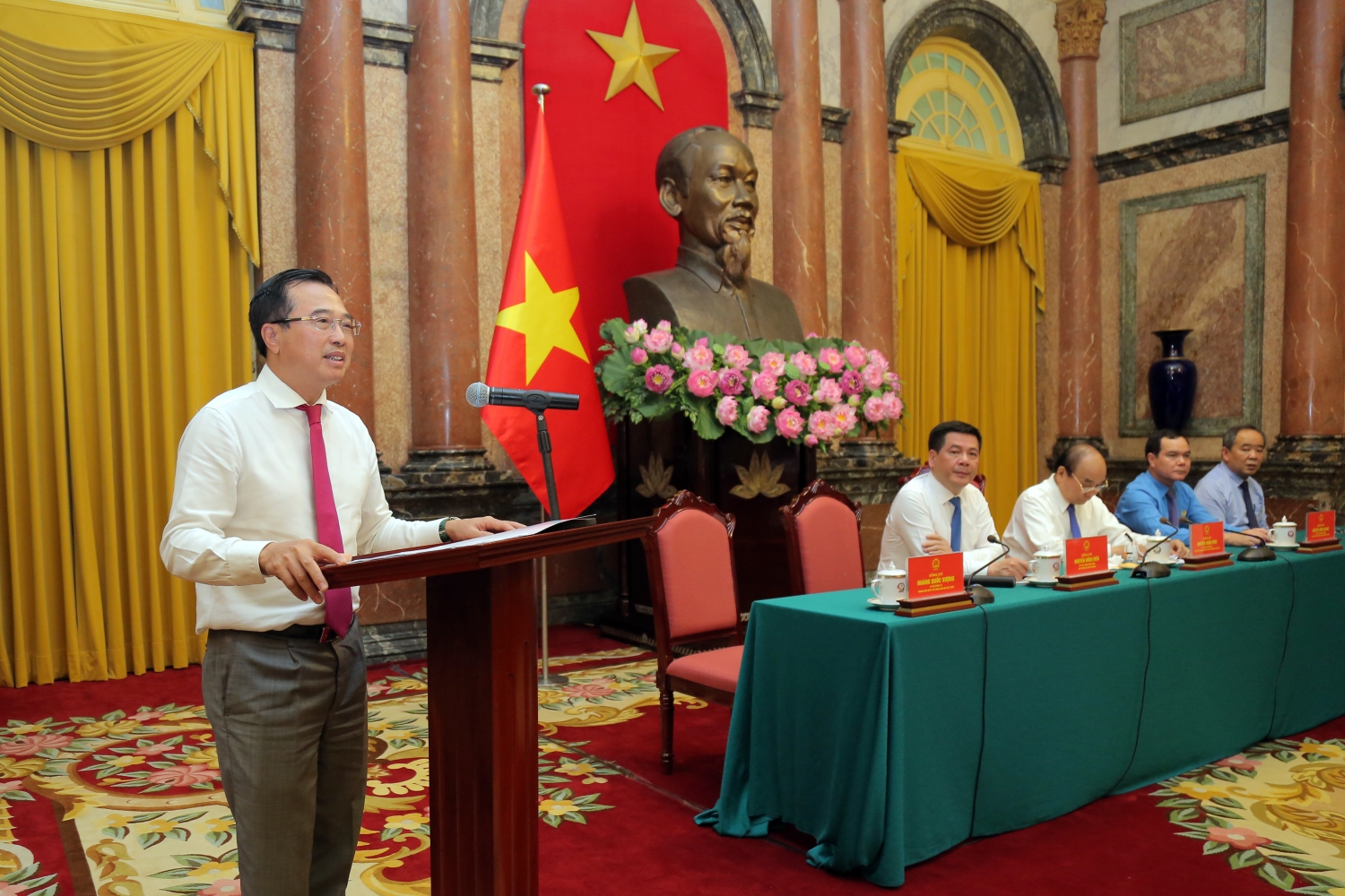 Chủ tịch nước Nguyễn Xuân Phúc: Ngành Dầu khí phải giữ vững bản lĩnh, tinh thần 
