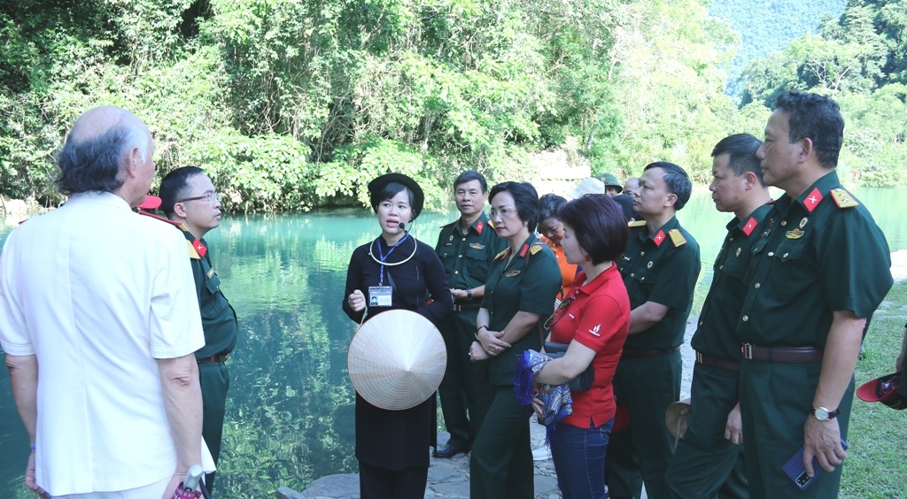 Hội CCB Cơ quan Tập đoàn tổ chức hoạt động giáo dục truyền thống lịch sử tại Cao Bằng