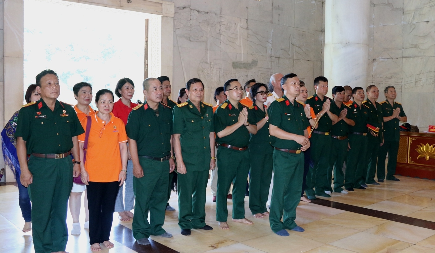 Hội CCB Cơ quan Tập đoàn tổ chức hoạt động giáo dục truyền thống lịch sử tại Cao Bằng