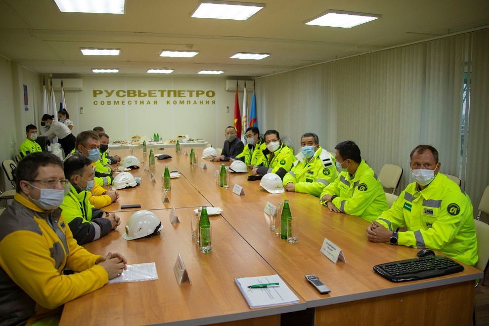 Đại sứ Đặng Minh Khôi thăm khu tự trị Nenetsia của Nga và thị sát hoạt động liên doanh Rusvietpetro