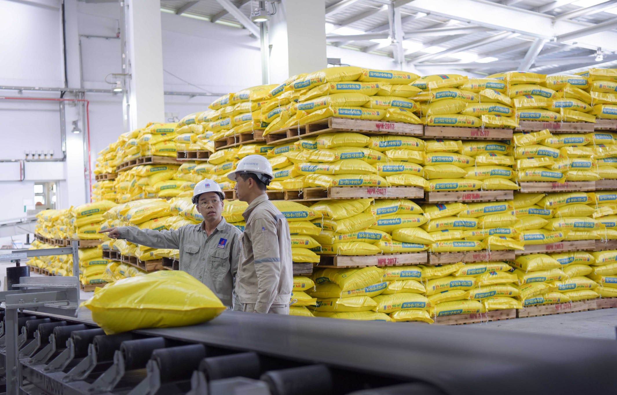 Các sản phẩm phân bón của Nhà máy đạm Phú Mỹ đã góp phần ổn định thị trường trong nước, giúp cho nguồn vật tư đầu vào  sản xuất nông nghiệp được ổn định. Trong ảnh: Sản phẩm NPK Phú Mỹ.