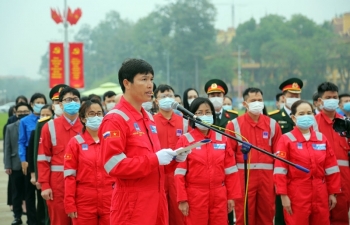 Giàn trưởng Nguyễn Thanh Tĩnh nhận Bằng khen của Thủ tướng