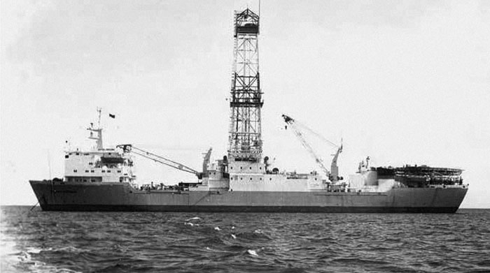 Kỳ XIV: Những tấn dầu đầu tiên ky xiv nhung tan dau dau tien