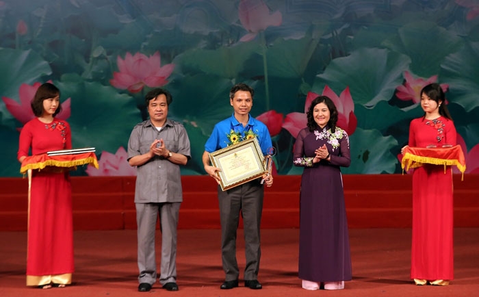 Trí tuệ & trái tim nồng nàn tri tue trai tim nong nan