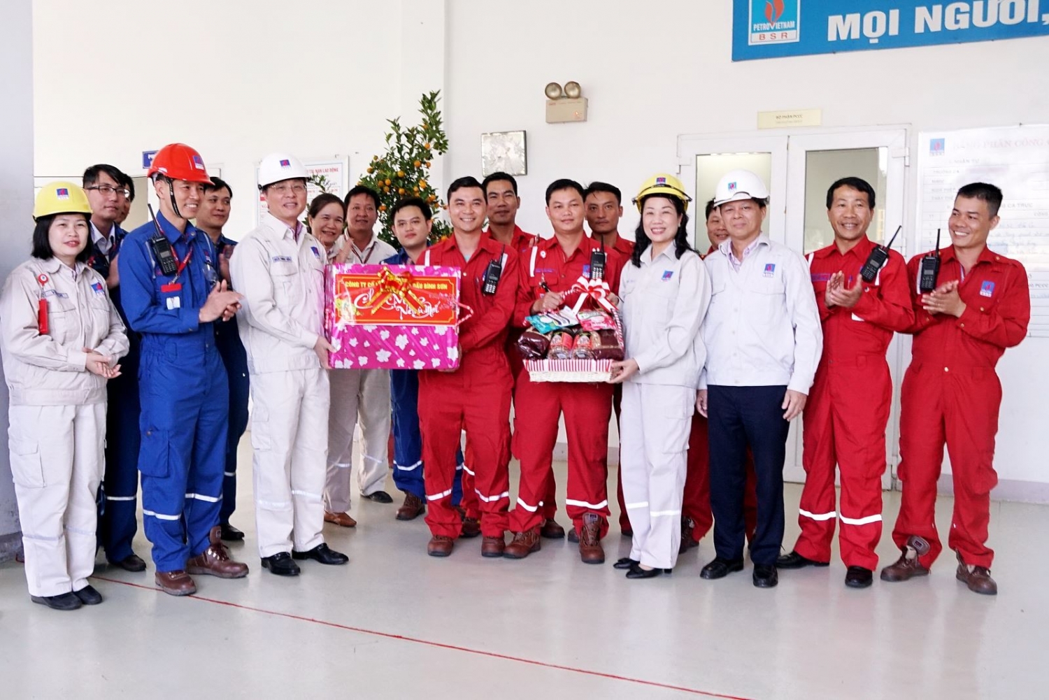 Lãnh đạo BSR kiểm tra công tác vận hành sản xuất và chúc Tết người lao động ban lanh dao bsr kiem tra cong tac van hanh san xuat va chuc tet nguoi lao dong