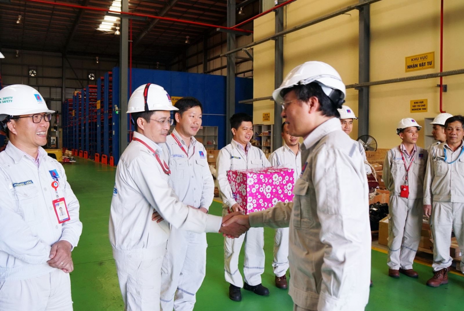 Lãnh đạo BSR kiểm tra công tác vận hành sản xuất và chúc Tết người lao động ban lanh dao bsr kiem tra cong tac van hanh san xuat va chuc tet nguoi lao dong