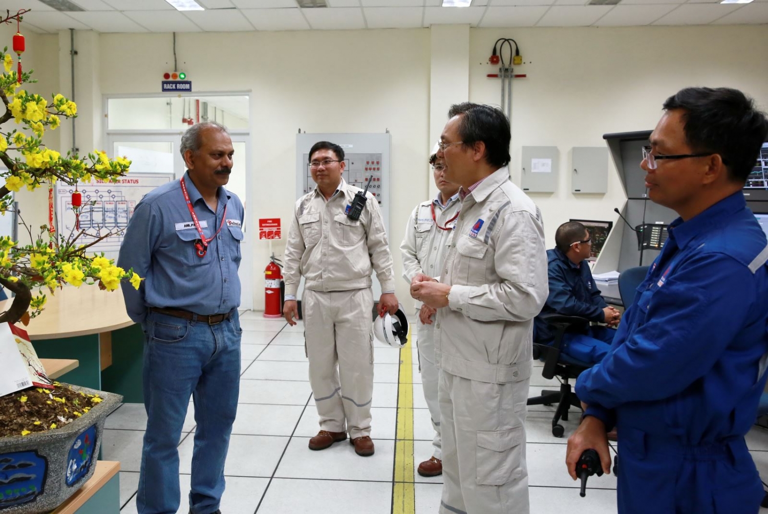 Lãnh đạo BSR kiểm tra công tác vận hành sản xuất và chúc Tết người lao động ban lanh dao bsr kiem tra cong tac van hanh san xuat va chuc tet nguoi lao dong