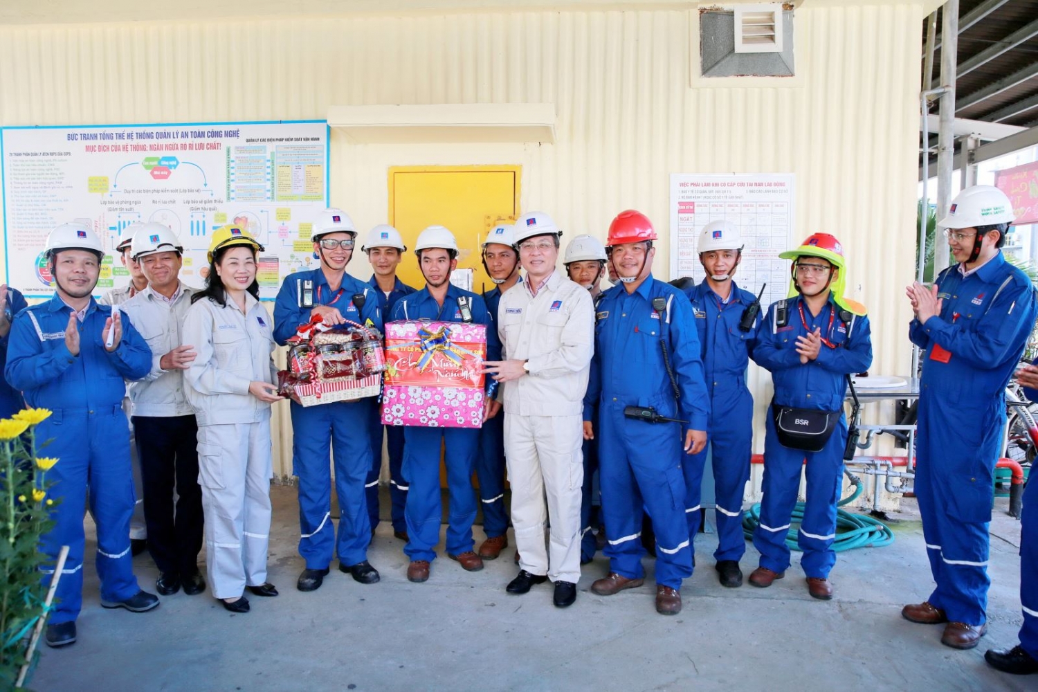 Lãnh đạo BSR kiểm tra công tác vận hành sản xuất và chúc Tết người lao động ban lanh dao bsr kiem tra cong tac van hanh san xuat va chuc tet nguoi lao dong