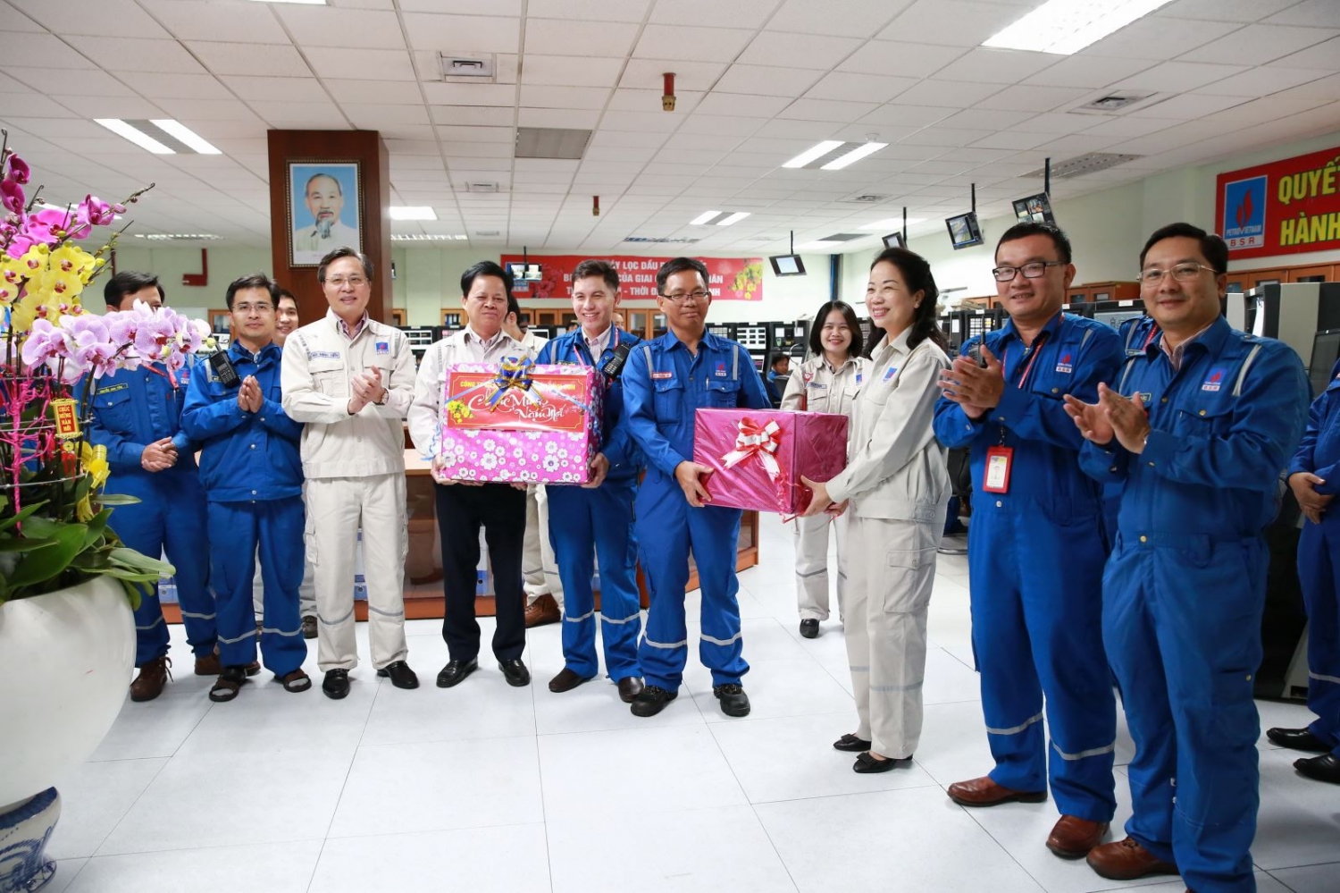 Lãnh đạo BSR kiểm tra công tác vận hành sản xuất và chúc Tết người lao động ban lanh dao bsr kiem tra cong tac van hanh san xuat va chuc tet nguoi lao dong
