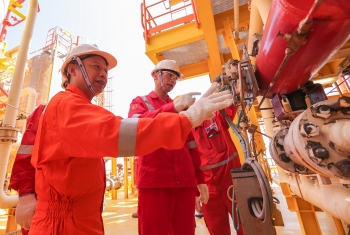 Lãnh đạo PVEP kiểm tra tình hình, làm việc và chúc Tết tại các dự án dầu khí trên biển