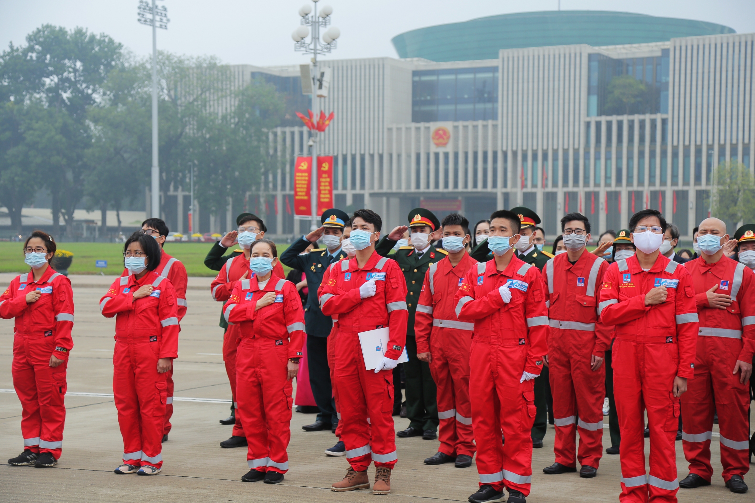 Người lao động Dầu khí báo công lên Chủ tịch Hồ Chí Minh