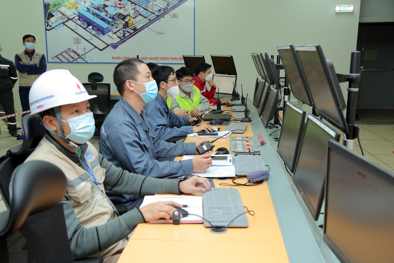 Việc đốt lửa lần đầu bằng dầu của NMNĐ Thái Bình 2 là dấu mốc quan trọng Đốt lửa lần đầu bằng dầu của NMNĐ Thái Bình 2 là dấu mốc quan trọng