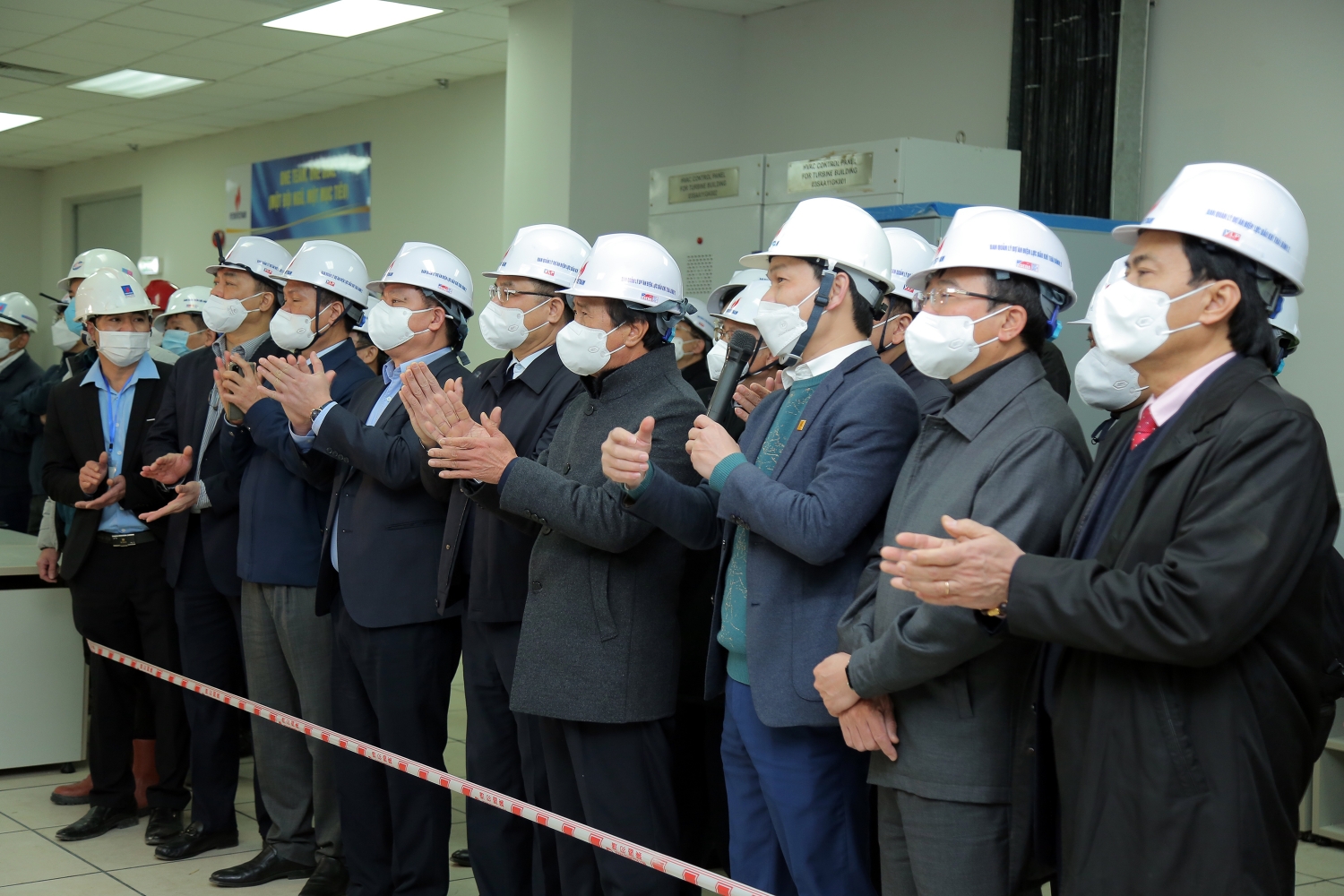 Việc đốt lửa lần đầu bằng dầu của NMNĐ Thái Bình 2 là dấu mốc quan trọng Đốt lửa lần đầu bằng dầu của NMNĐ Thái Bình 2 là dấu mốc quan trọng