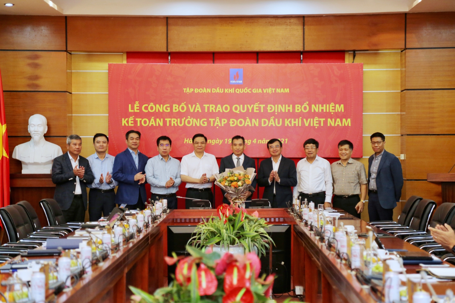 Petrovietnam công bố và trao quyết định Kế toán trưởng Tập đoàn Các sự kiện nổi bật của Petrovietnam trong tuần từ 18/4 đến 25/4/2021