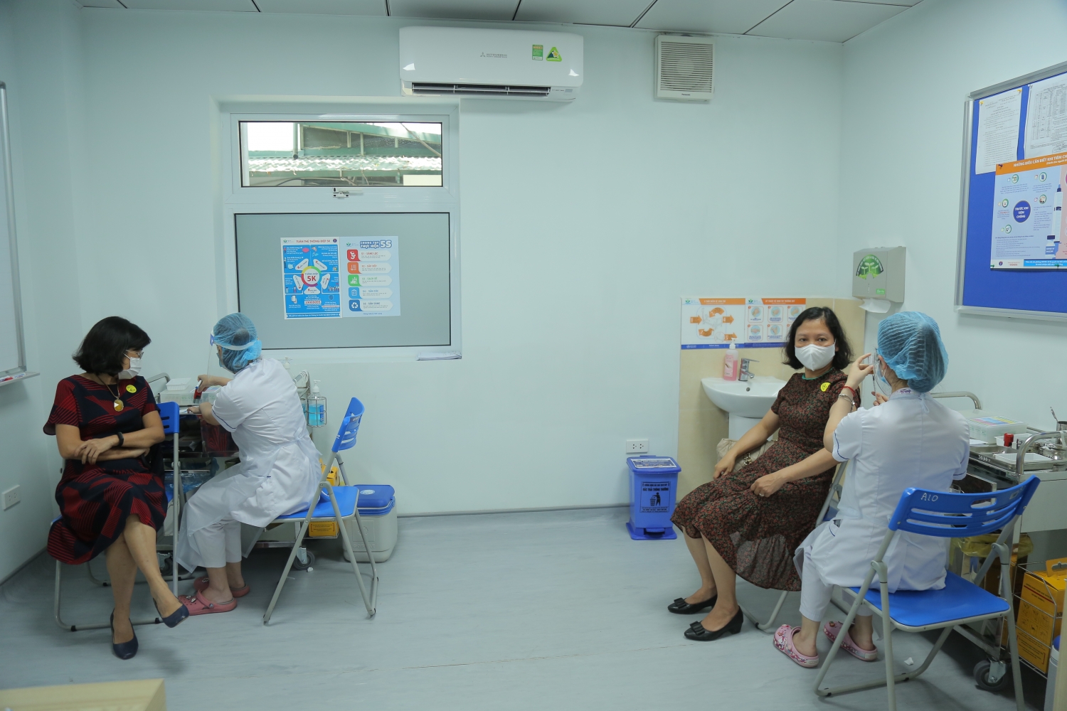 CBCNV Cơ quan Tập đoàn tham gia tiêm vắc xin phòng Covid-19 CBCNV Cơ quan Tập đoàn tham gia tiêm vắc xin phòng Covid-19