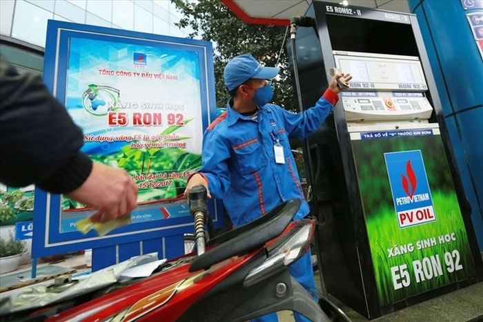 Giá xăng dầu đồng loạt giảm mạnh, tới hơn 600 đồng/lít