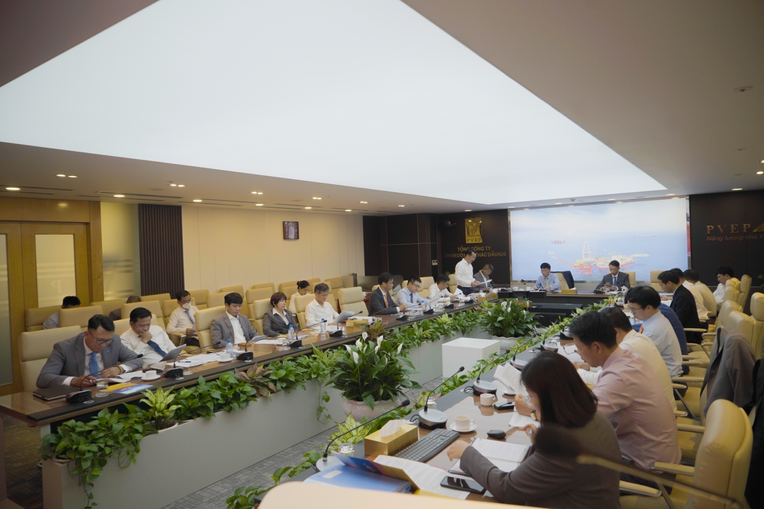 PVEP tổ chức Hội nghị học tập, quán triệt Nghị quyết Trung ương 4 khóa XIII và hội nghị kiểm điểm với chủ đề