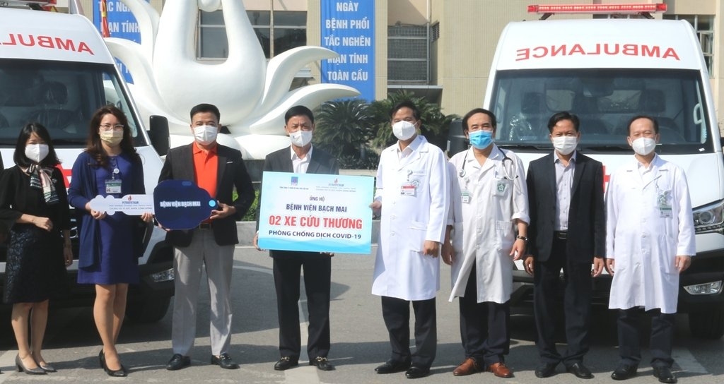 PVEP ủng hộ bệnh viện Bạch Mai 02 xe cứu thương phòng chống dịch Covid-19