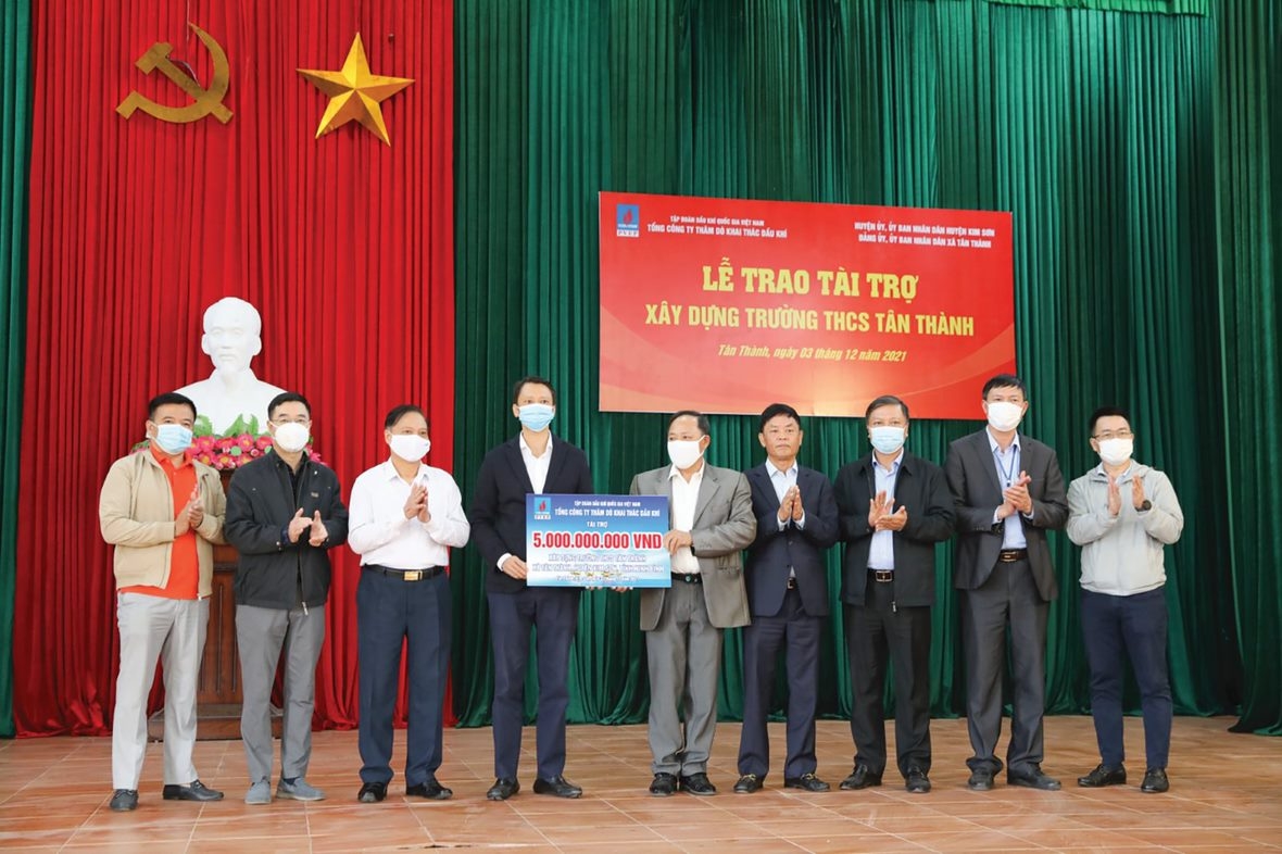 PVEP trao tài trợ 5 tỷ đồng xây dựng trường THCS Tân Thành