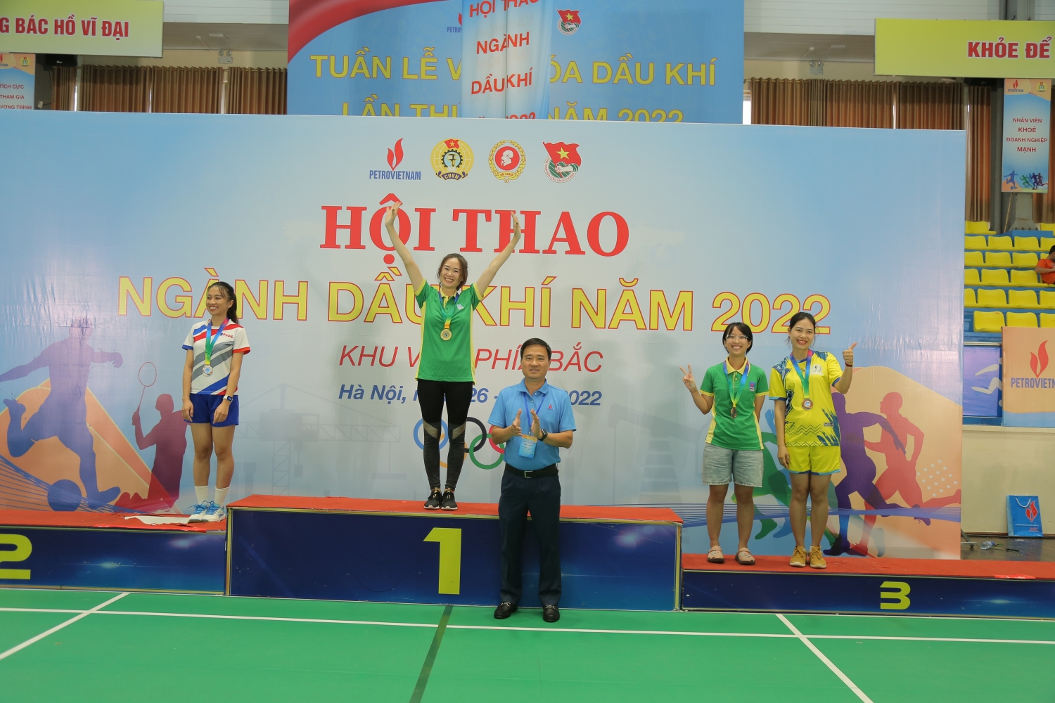 Đội PVFCCo giành chức vô địch ở các nội dung thi đấu đồng đội môn nhảy bao bố và kéo co
