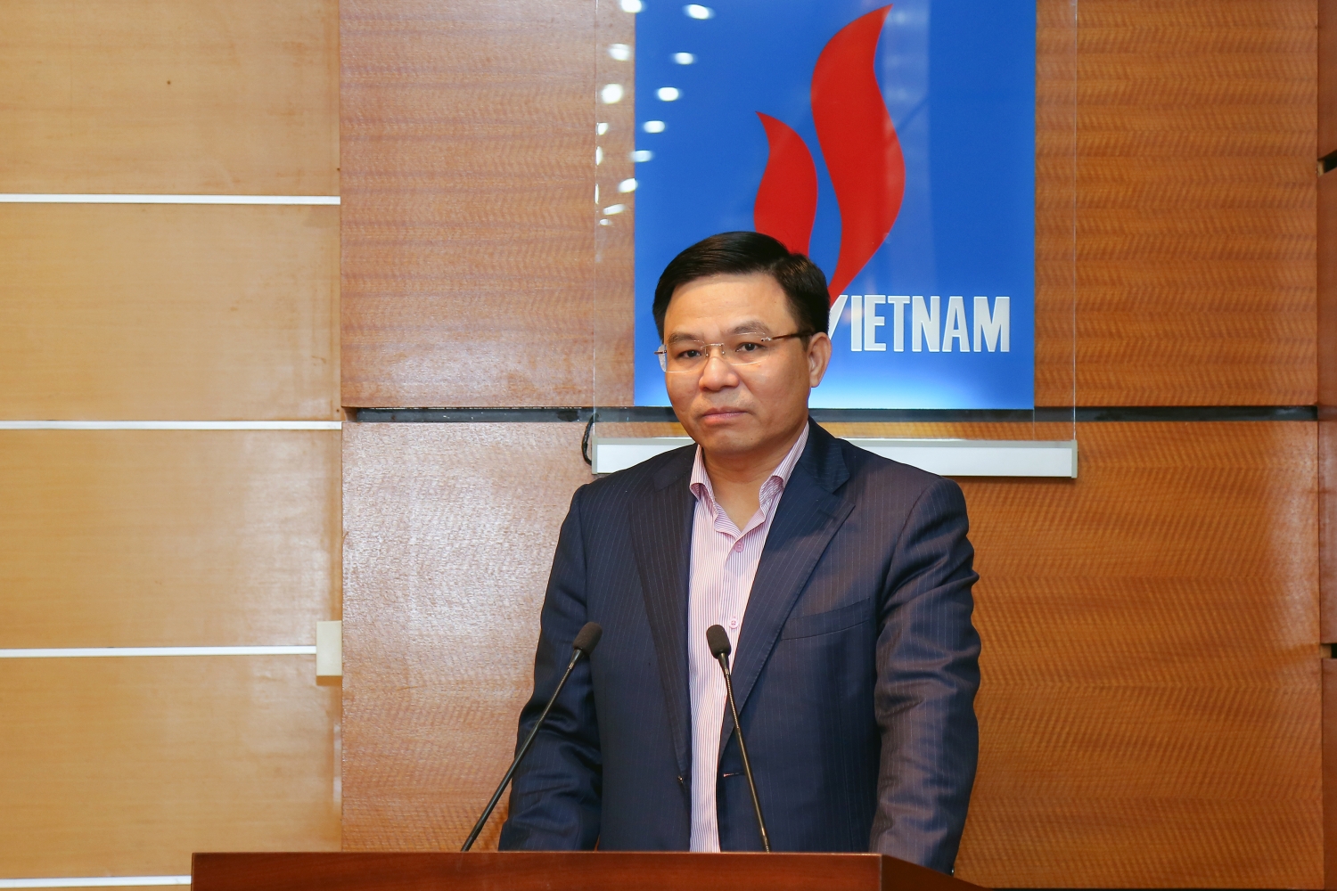 PVN công bố và trao quyết định Phó Tổng giám đốc Tập đoàn pvn cong bo va trao quyet dinh pho tong giam doc tap doan