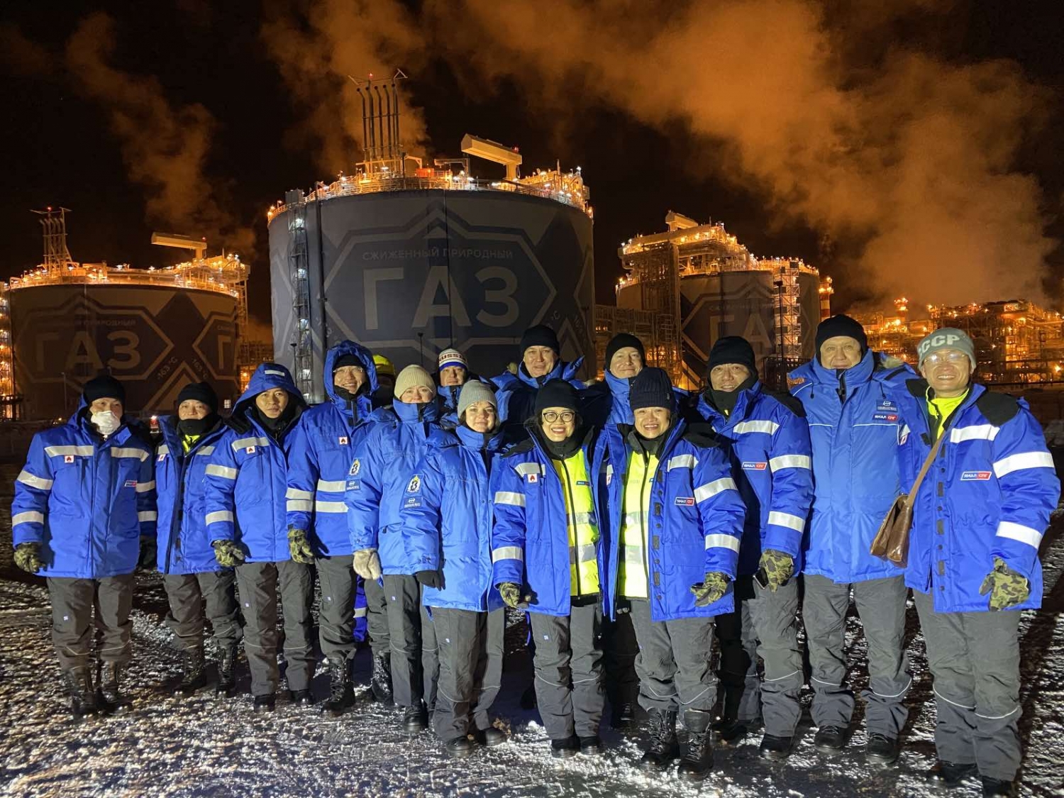 Đoàn công tác PV Power chụp ảnh lưu niệm tại dự án Yamal LNG