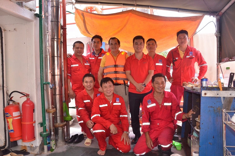 Công đoàn PV Drilling thăm và chúc tết đầu năm mới NLĐ - Thuyền viên trực tại kho cảng xăng dầu Petec Cái Mép tỉnh Bà Rịa – Vũng Tàu
