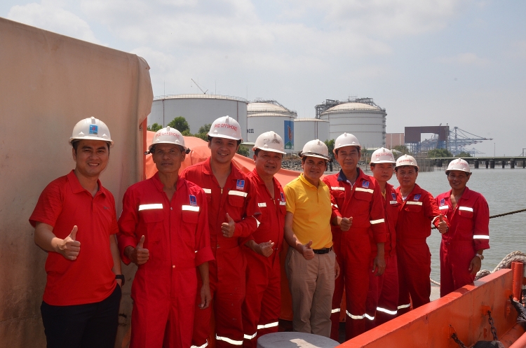 Công đoàn PV Drilling thăm và chúc tết đầu năm mới NLĐ - Thuyền viên trực tại kho cảng xăng dầu Petec Cái Mép tỉnh Bà Rịa – Vũng Tàu