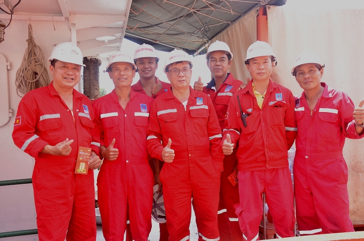 Công đoàn PV Drilling thăm và chúc tết đầu năm mới NLĐ - Thuyền viên trực tại kho cảng xăng dầu Petec Cái Mép tỉnh Bà Rịa – Vũng Tàu