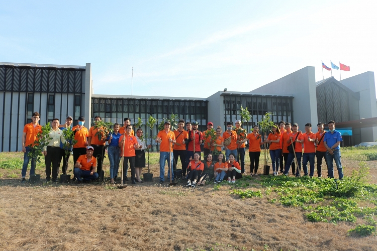 Tuổi trẻ Vietsovpetro tổ chức chương trình về nguồn kết hợp an sinh xã hội và trồng cây xanh Tháng Thanh niên 2021