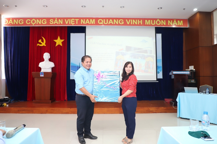 Gần 150 học sinh tham quan trải nghiệm thực tế tại trường Đại học Dầu khí Việt Nam