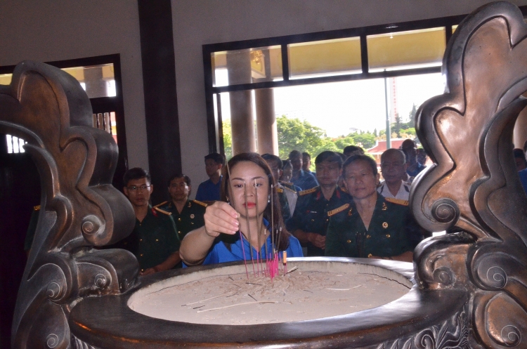 Tiếp tục phát huy trí tuệ, bản lĩnh "Những người lính đi tìm lửa" tiep tuc phat huy tri tue ban linh nhung nguoi linh di tim lua