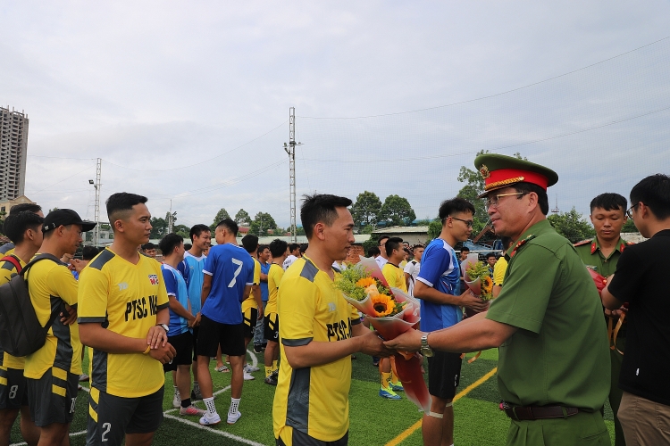 Tuổi trẻ Dầu khí tham gia Giải bóng đá giao hữu chào mừng Ngày truyền thống lực lượng Cảnh sát nhân dân Việt Nam Tuổi trẻ Dầu khí tham gia Giải bóng đá giao hữu chào mừng Ngày truyền thống lực lượng Cảnh sát nhân dân Việt Nam