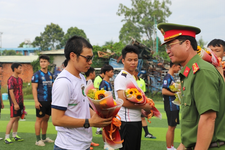 Tuổi trẻ Dầu khí tham gia Giải bóng đá giao hữu chào mừng Ngày truyền thống lực lượng Cảnh sát nhân dân Việt Nam