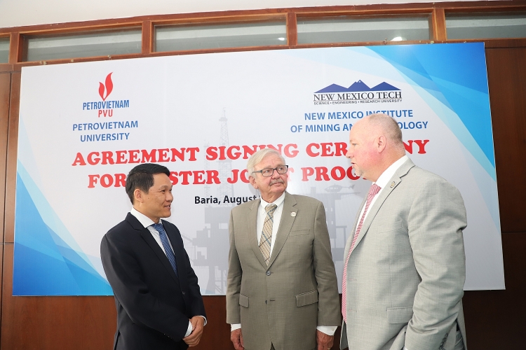 Trường Đại học Dầu khí Việt Nam ký Thỏa thuận hợp tác đào tạo Thạc sĩ với Học viện Mỏ và Công nghệ New Mexico (Mỹ)