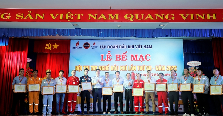 Hội thi tay nghề Dầu khí lần thứ VII năm 2022: Tiếp tục khẳng định “ khối óc và bàn tay vàng” của những người lao động Dầu khí Hội thi tay nghề Dầu khí lần thứ VII năm 2022: Tiếp tục khẳng định “ khối óc và bàn tay vàng” của những người lao động Dầu khí