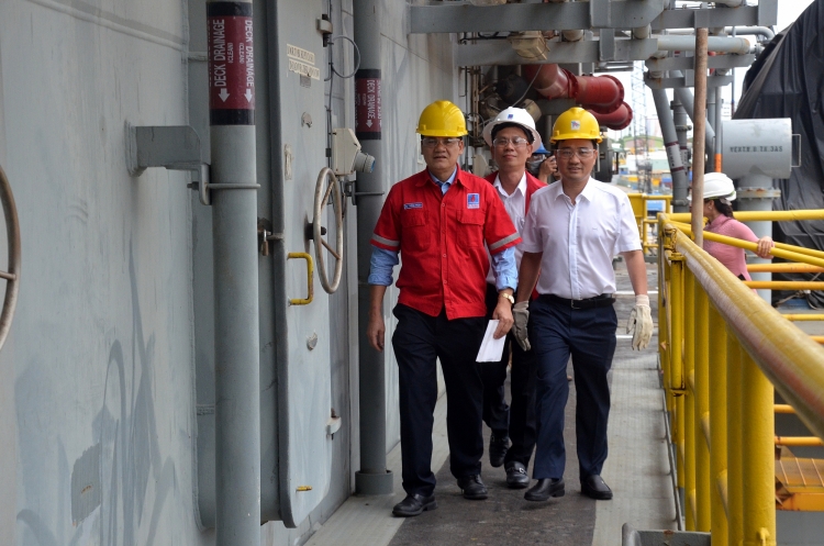 cd dkvn tham hoi dong vien va tang qua cbcnv gian pv drilling v