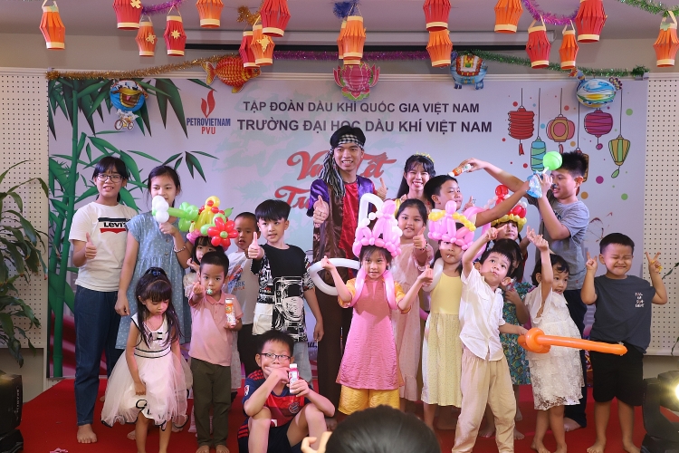 Trường Đại học Dầu khí Việt Nam: Lan tỏa yêu thương và vui tết Trung thu