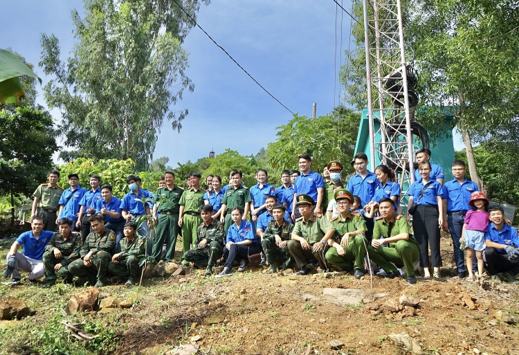 Đoàn Thanh niên Vietsovpetro khu vực Cụm Cảng phối hợp với Thành đoàn Vũng Tàu tổ chức ngày “Chủ nhật Xanh” Đoàn Thanh niên Vietsovpetro khu vực Cụm Cảng phối hợp với Thành đoàn Vũng Tàu tổ chức ngày “Chủ nhật Xanh”