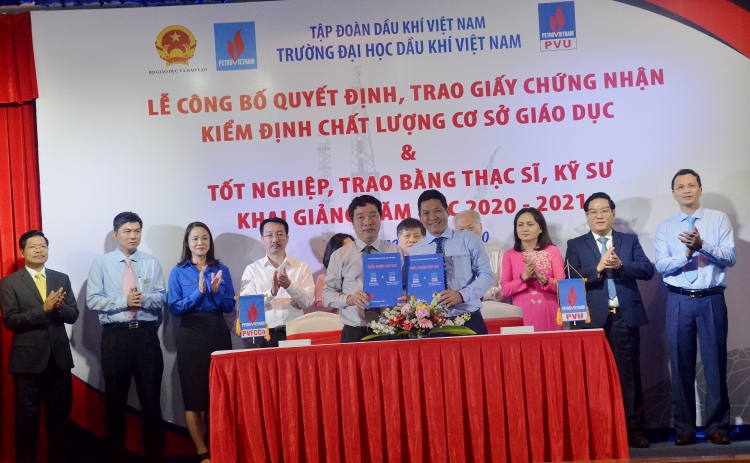 Đại học Dầu khí Việt Nam trao bằng Thạc sỹ  Kỹ sư, khai giảng năm học mới 2020-2021