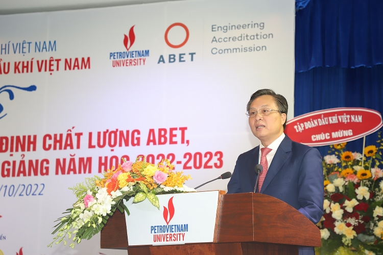 Trường Đại học Dầu khí Việt Nam khai giảng năm học mới 2022-2023 và trao bằng thạc sĩ, kỹ sư