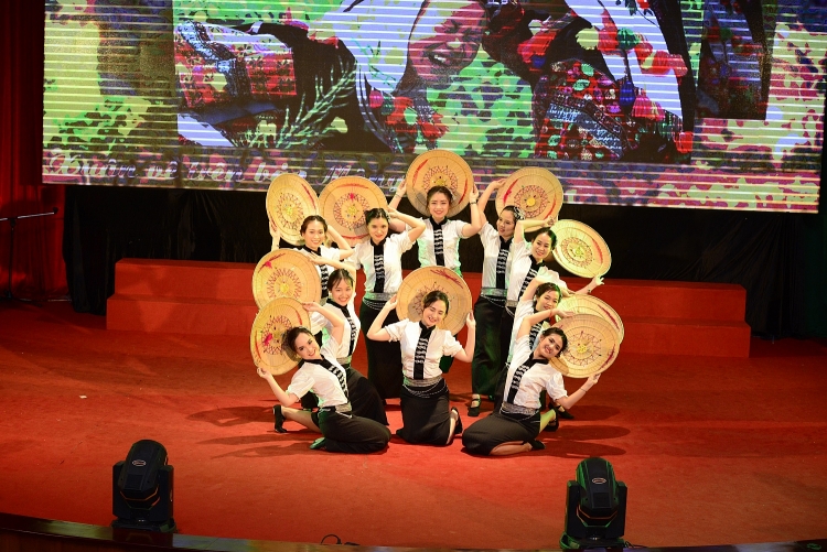 khai mac lien hoan nghe thuat quan chung vietsovpetro lan thu 25